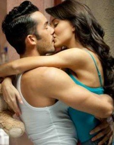 angelique-boyer-y-aaron-diaz-beso-300x380-236x300.jpg, 21 KB
